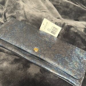 Lodis Shimmering Blue clutch